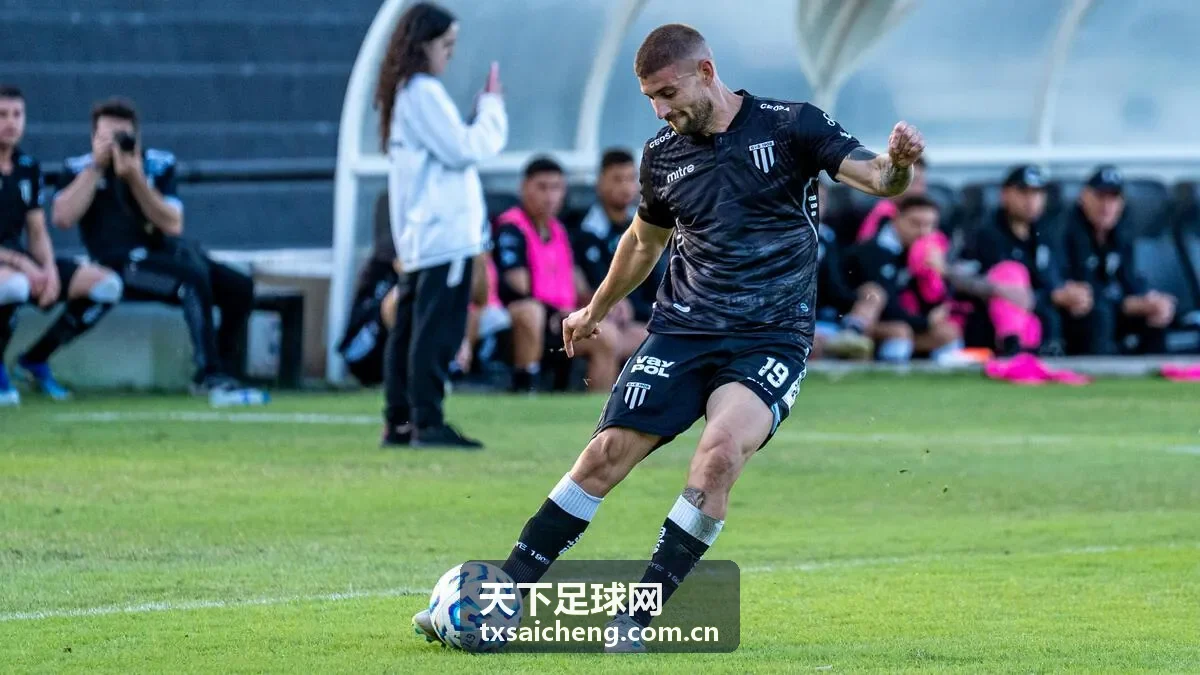曼城对阵阿森纳赛场瞬间